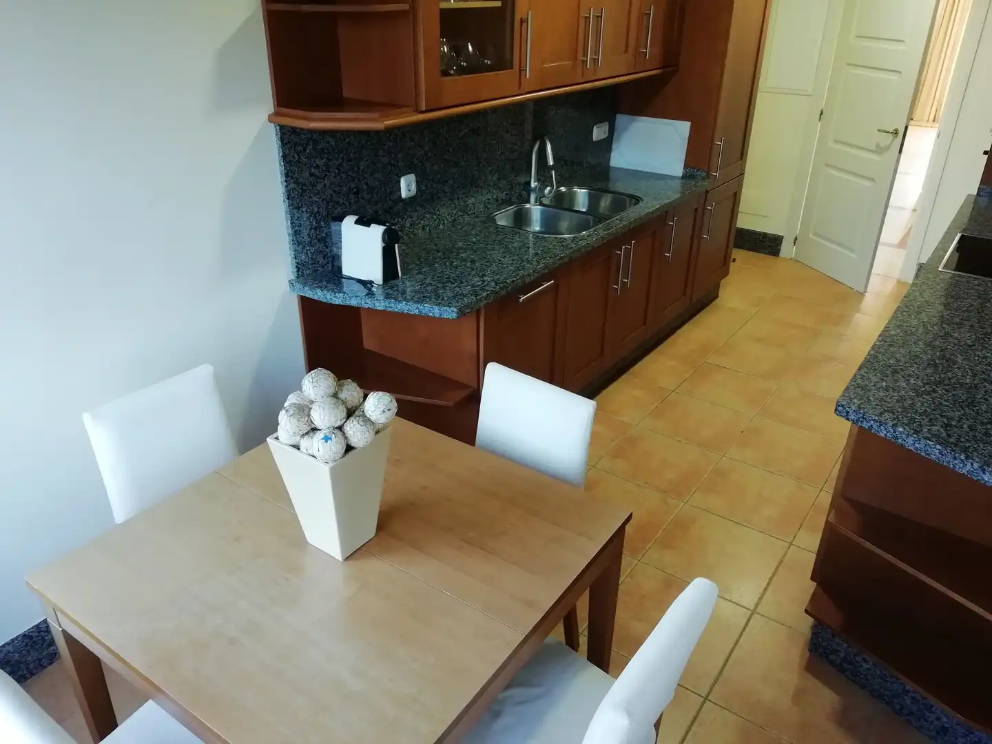 Küche von Maisonette zum Verkauf in Marbella mit Klimaanlage, Terrasse und Abstellraum