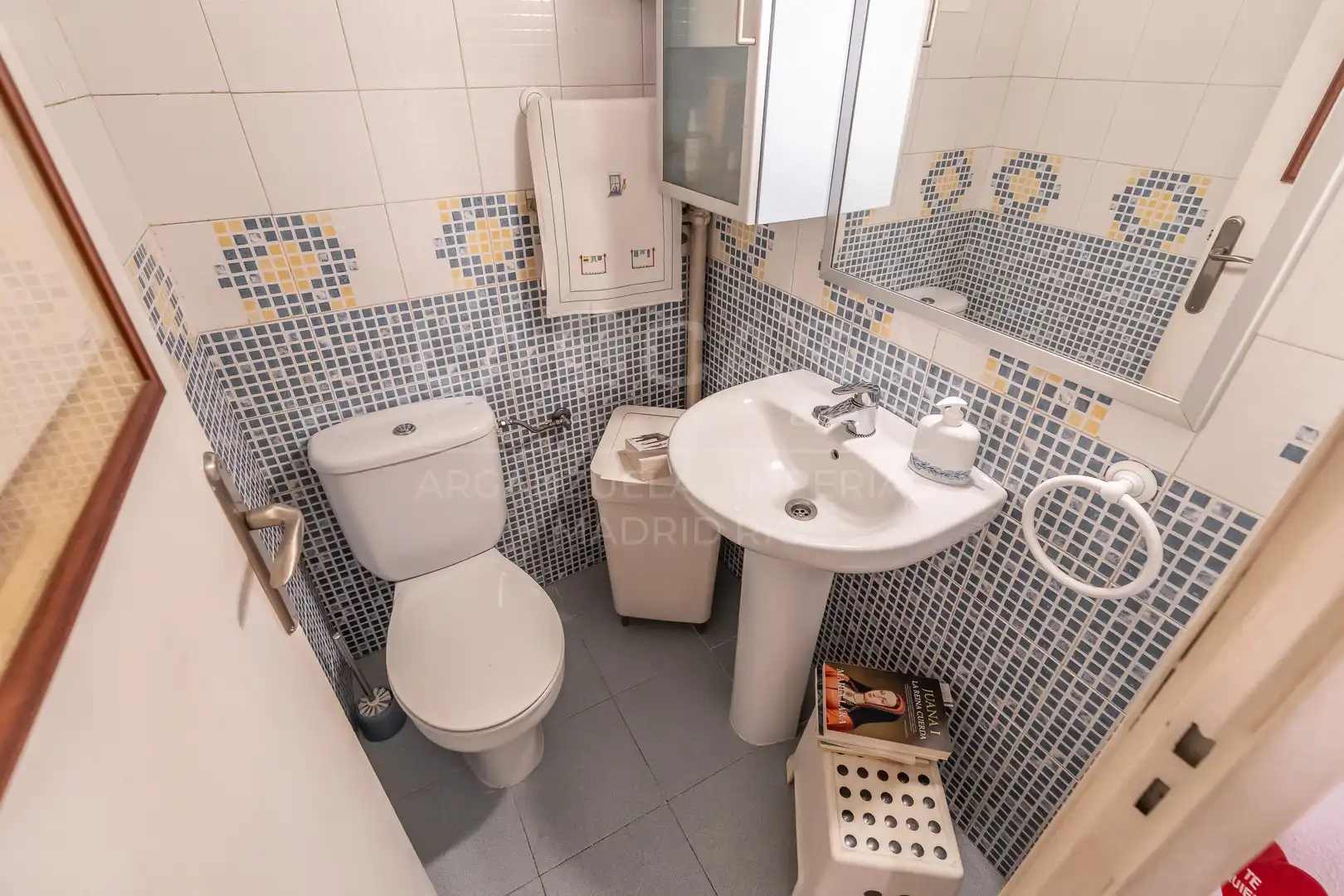 Baño de Piso en venta en Madrid con Calefacción y Trastero
