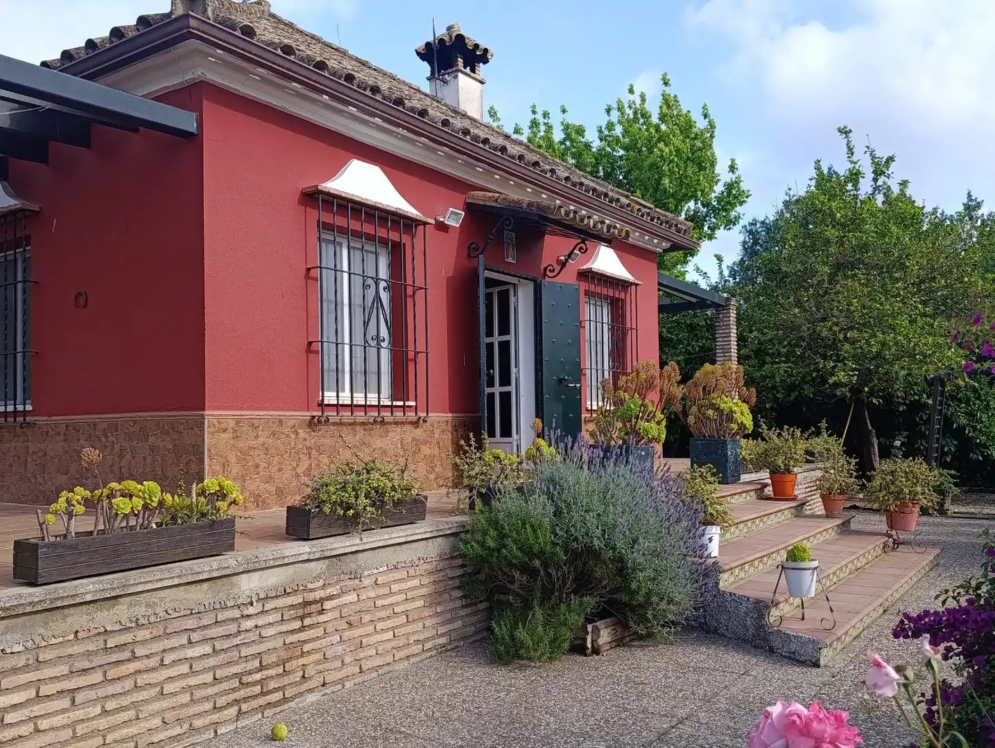Garden of Houses for sale in La Carlota  with Air Conditioner, Heating and Private garden
