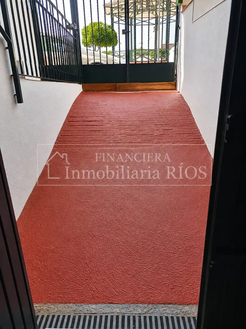 Vista exterior de Casa o chalet en venta en Alcalá de Guadaira con Aire acondicionado, Terraza y Trastero