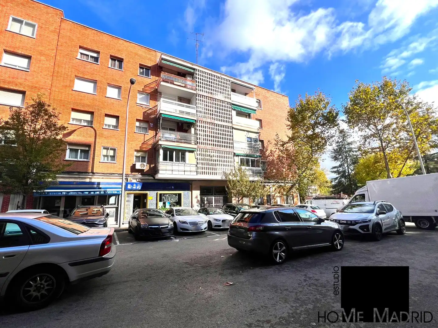 Vista exterior de Planta baixa en venda en Madrid amb Calefacció, Jardí privat i Traster