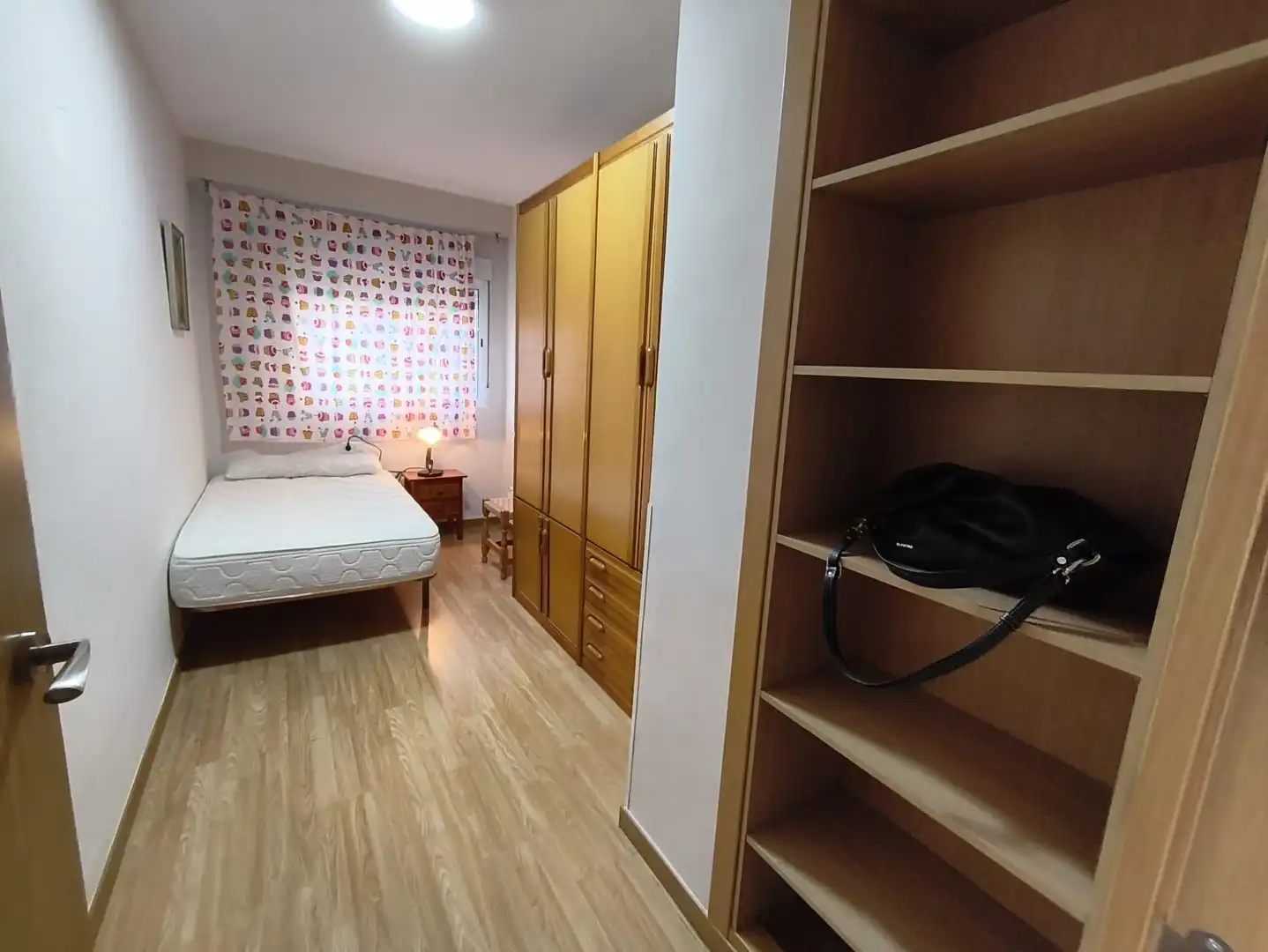Habitación de Planta baja en venta en Granada con Jardín privado, Terraza y Amueblado