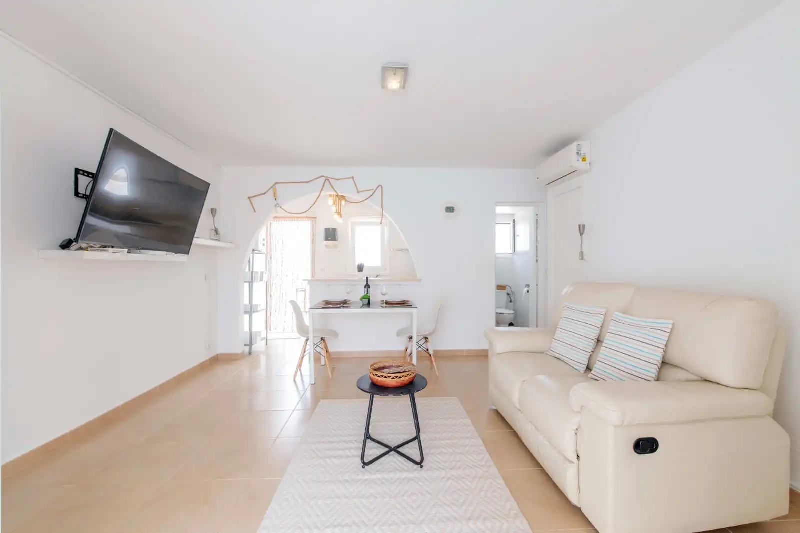 Sala d'estar de Casa o xalet en venda en Alaior amb Aire condicionat, Jardí privat i Terrassa