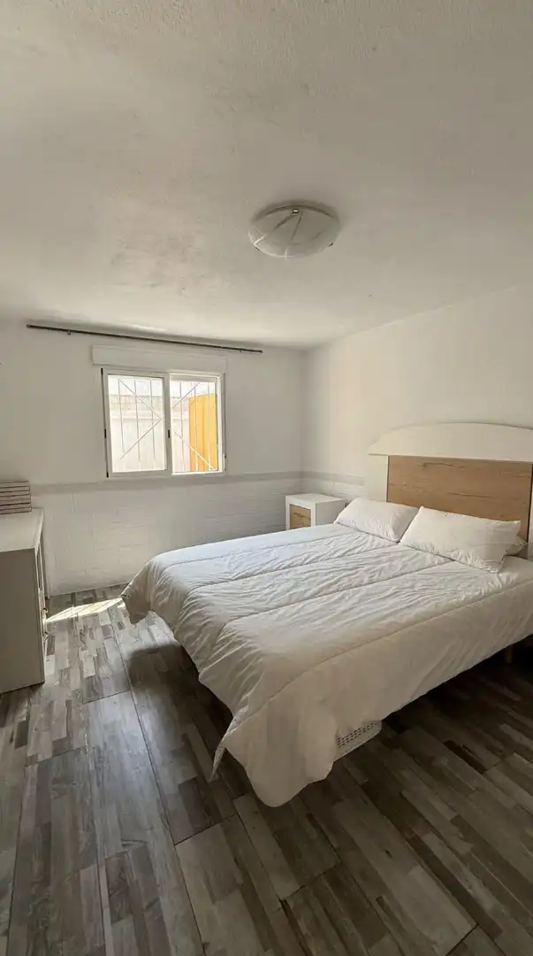 Dormitori de Casa adosada en venda en Cornellà de Llobregat amb Aire condicionat, Calefacció i Terrassa