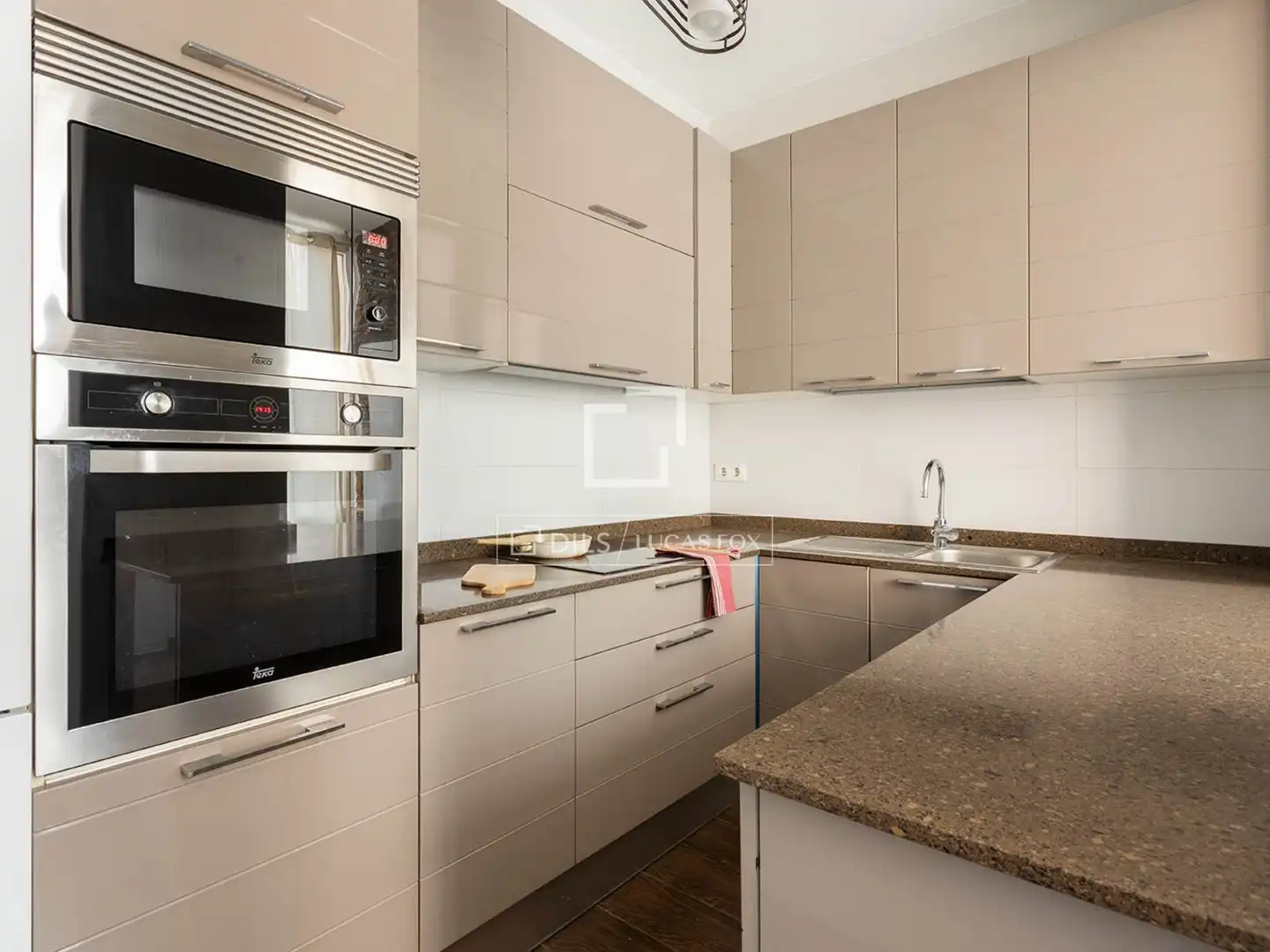 Cocina de Piso en venta en Barcelona con Calefacción, Parquet y Amueblado