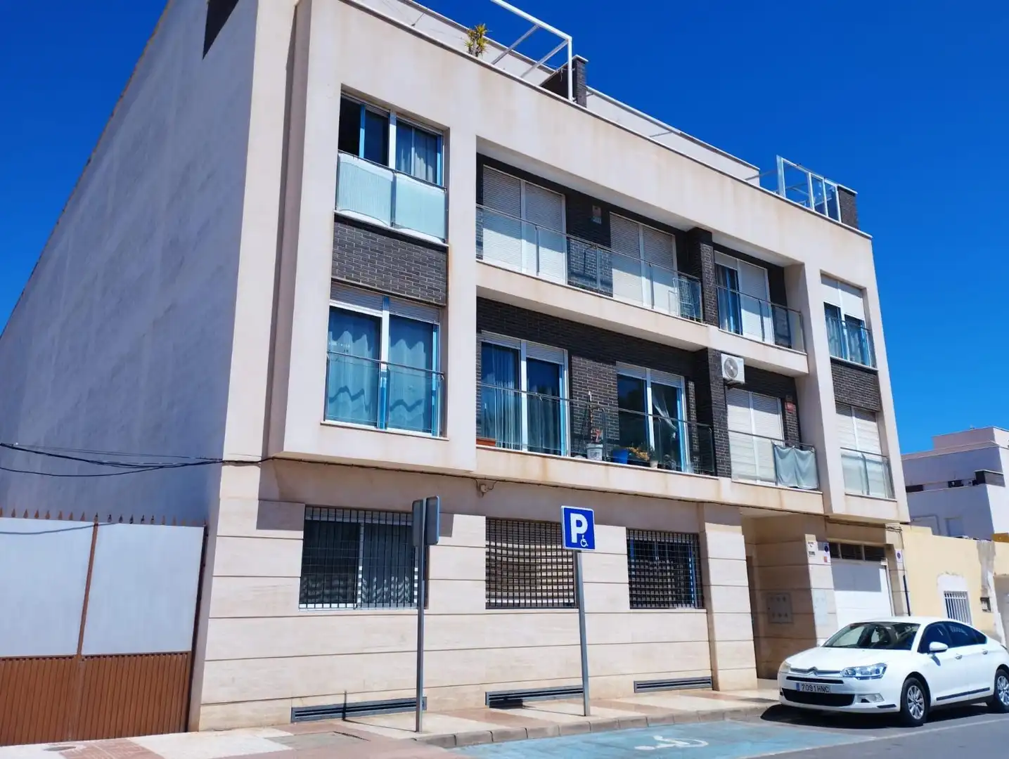Exterior view of Ground floor for rent in Roquetas de Mar