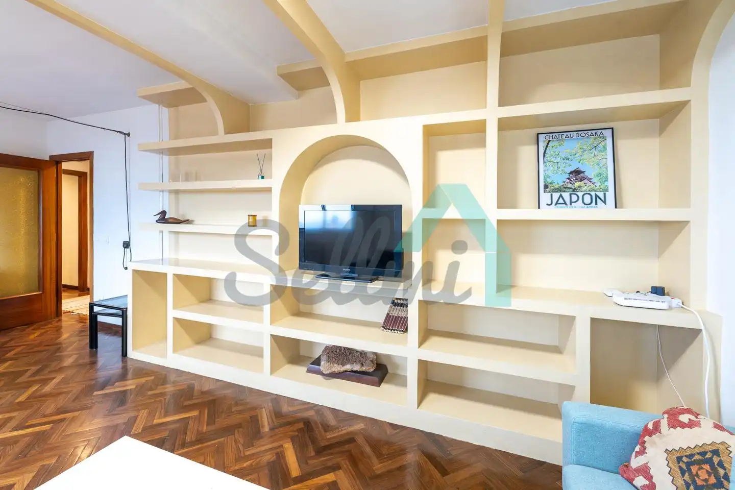 Sala d'estar de Pis de lloguer en Oviedo  amb Calefacció, Parquet i Moblat
