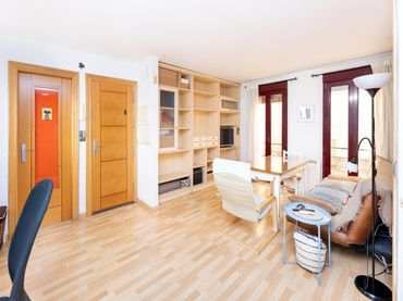 Apartament amb balcó en venda a Calle COMENDADORAS DE SANTIAGO