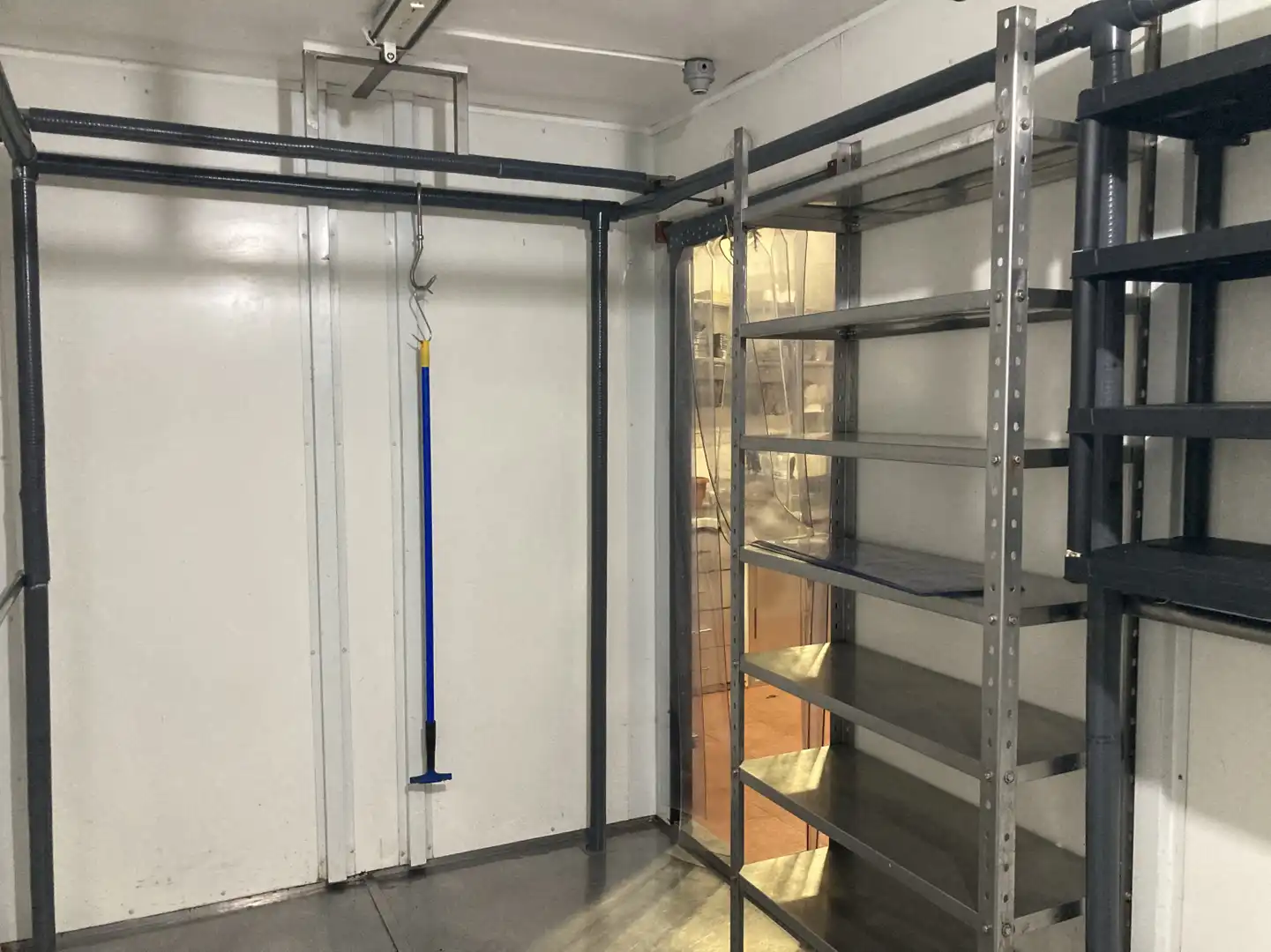 Commercial properties for rent in Torrent  with Air Conditioner