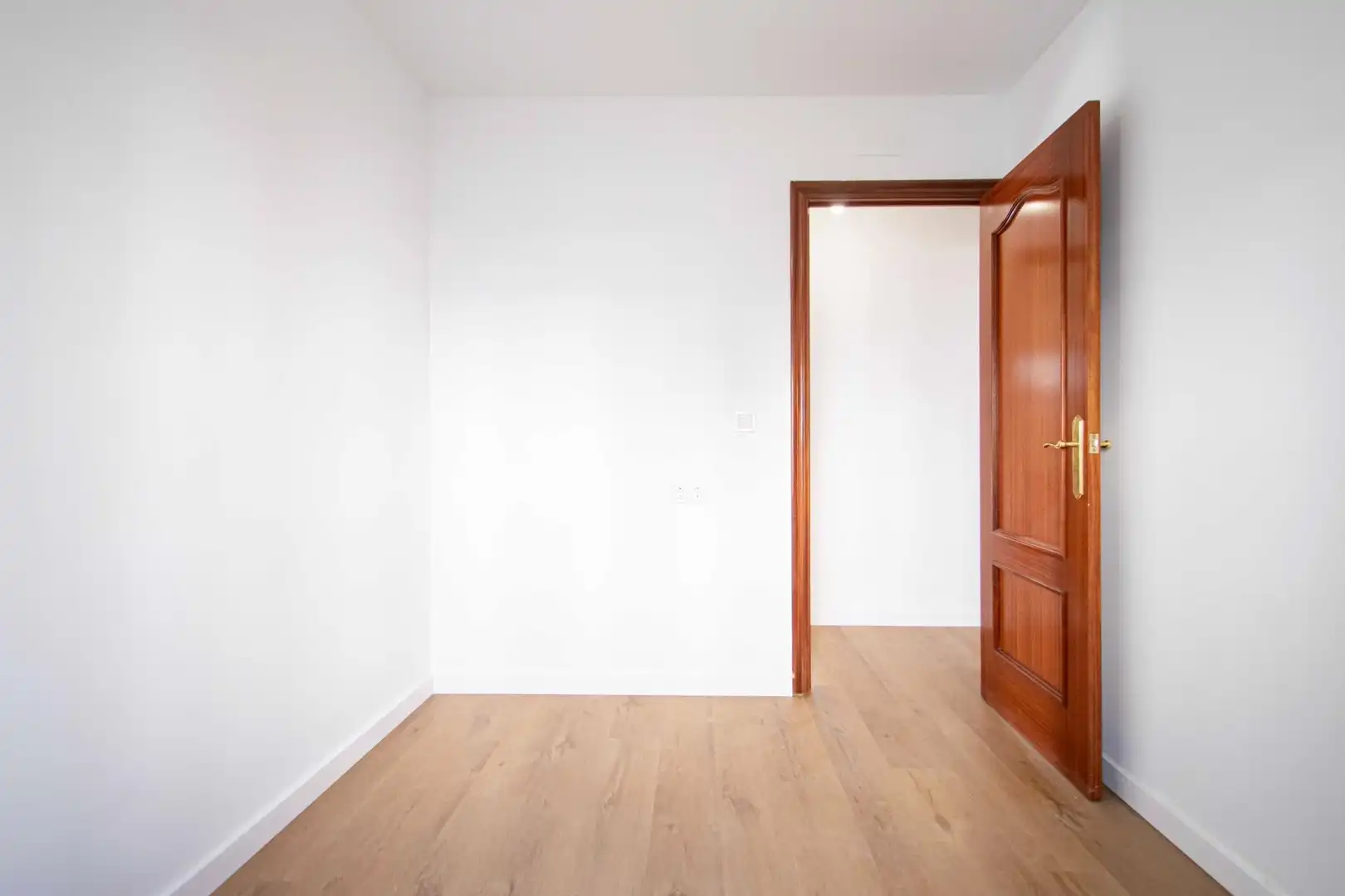 Flat for sale in Sevilla  with Air Conditioner