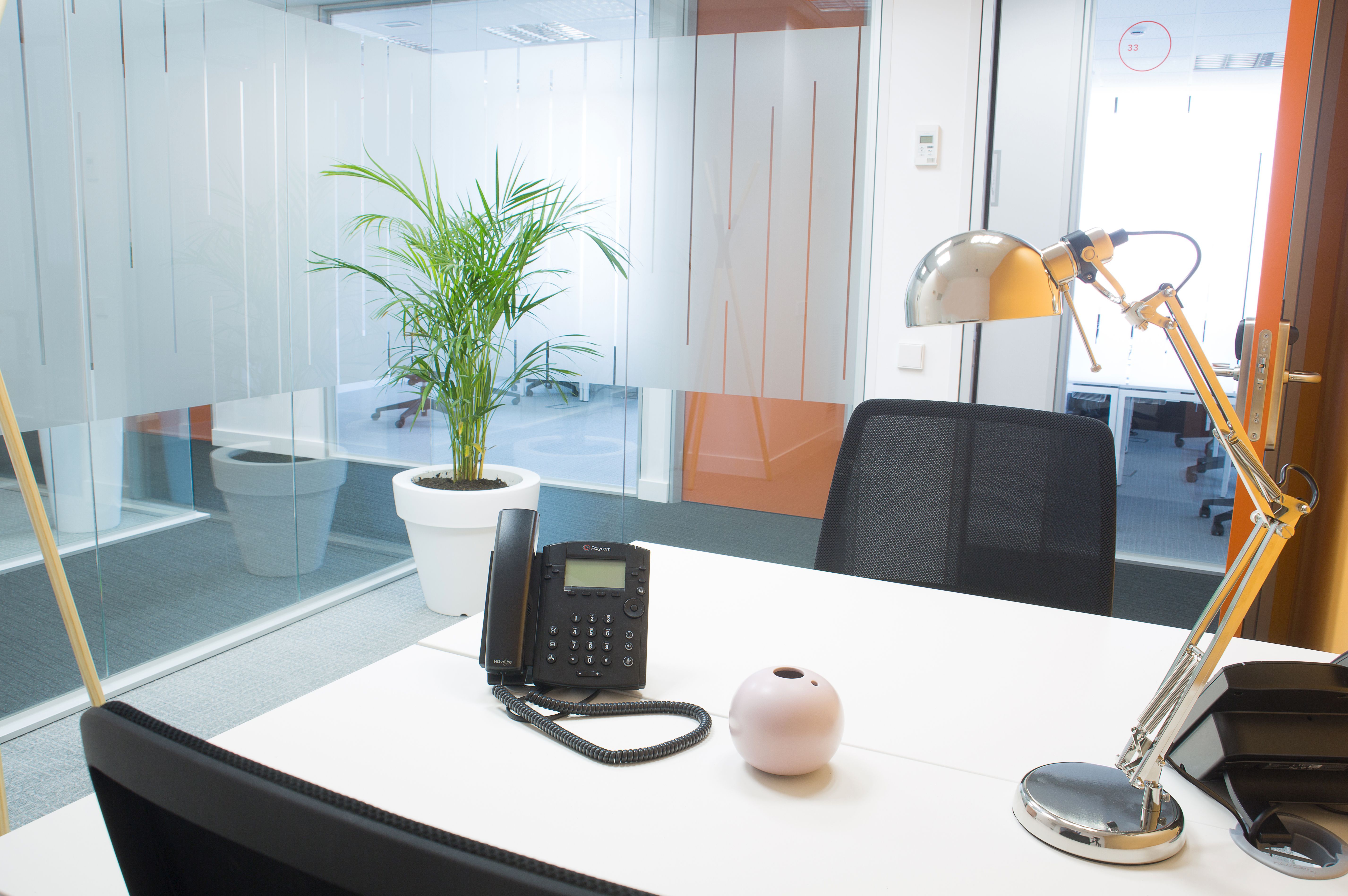 Office to rent in  Valencia Capital  with Air Conditioner, Heating and Furnished