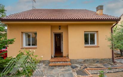 Vista exterior de Casa o xalet en venda en Zarzuela del Monte amb Terrassa