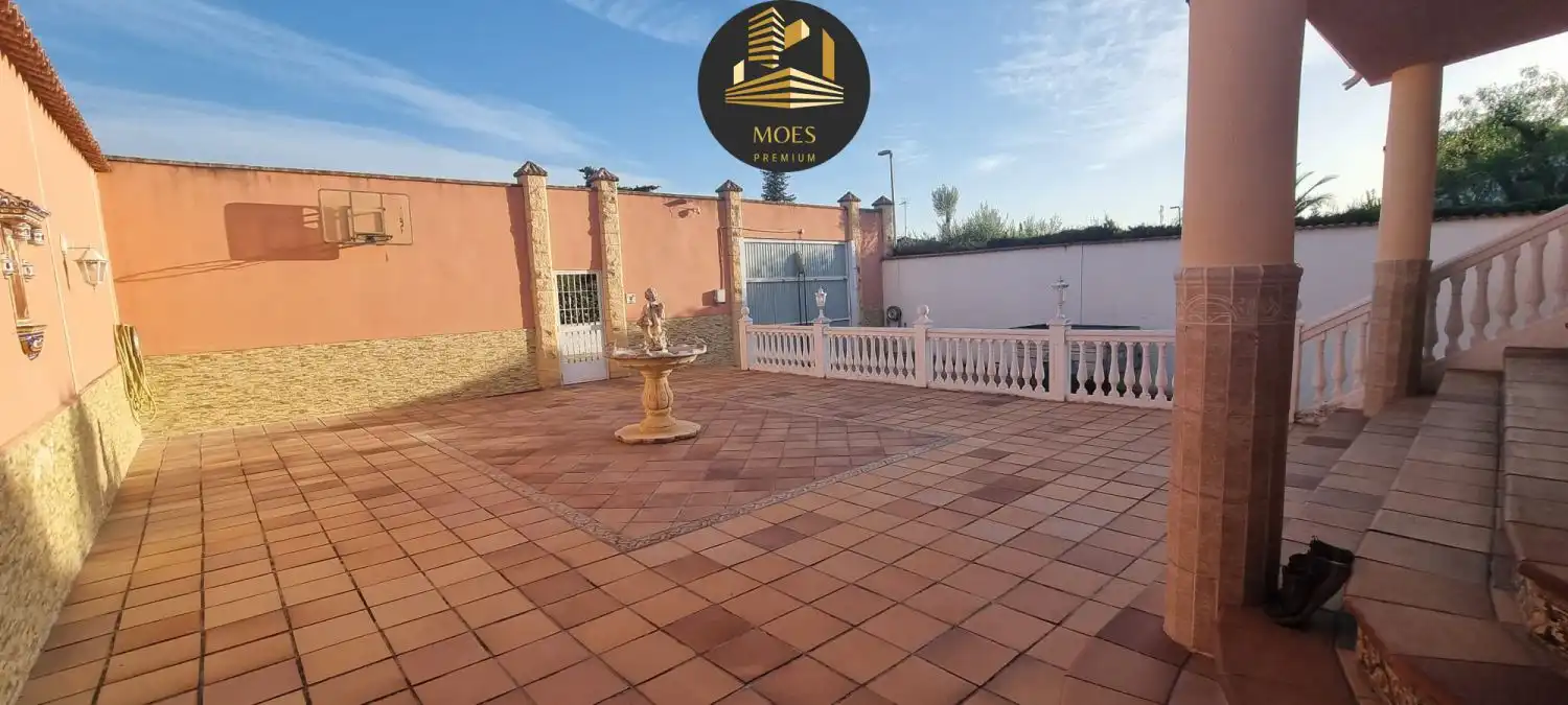 Casa con terraza en venta en Martos, imagen 5