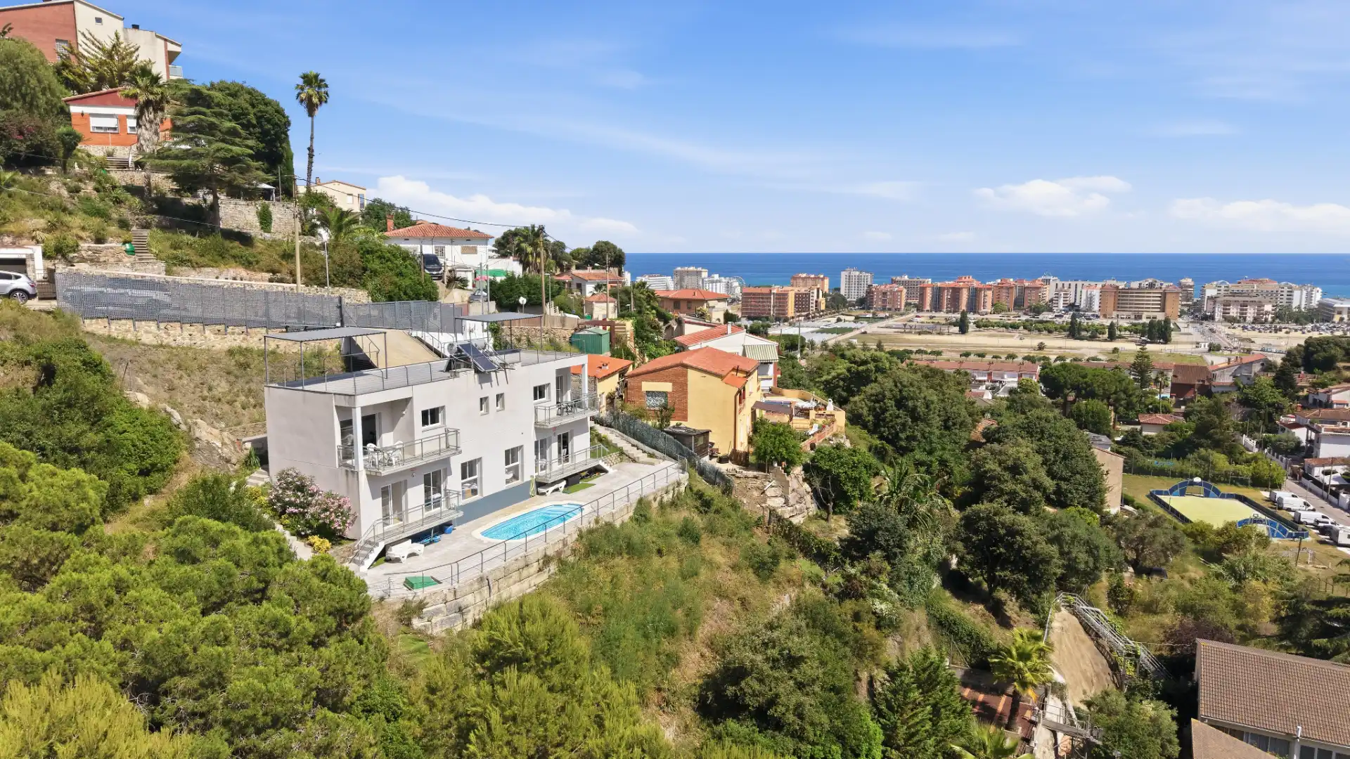 Außenansicht von Einfamilien-Reihenhaus zum Verkauf in Santa Susanna mit Klimaanlage, Privatgarten und Terrasse