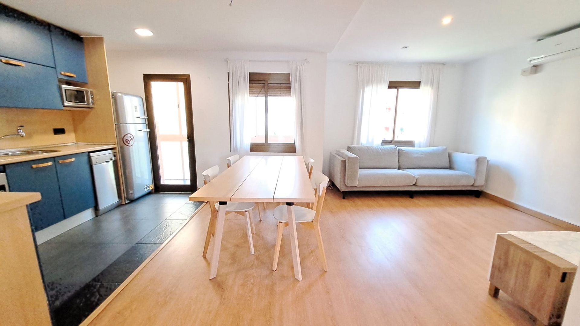 Comedor de Piso de alquiler en  Barcelona Capital con Parquet, Amueblado y Horno