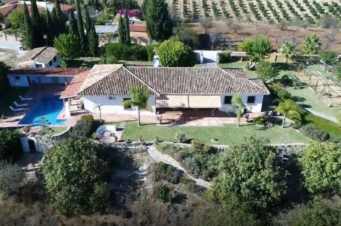 Vista exterior de Finca rústica en venta en Alhaurín de la Torre con Aire acondicionado, Calefacción y Jardín privado