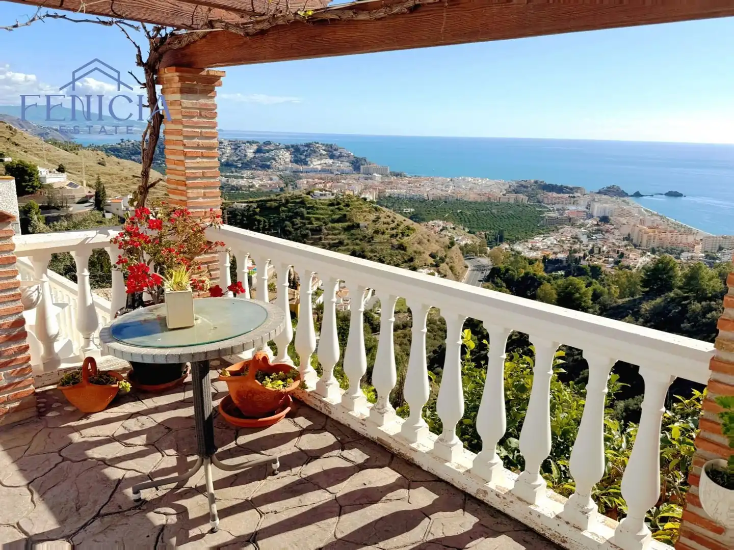 Vista exterior de Casa o chalet en venta en Almuñécar con Aire acondicionado, Calefacción y Jardín privado