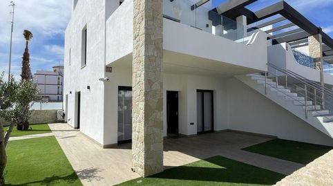 Bungalows con 2 dormitorios, 2 baños, piscina comunitaria en zona de Villamartin