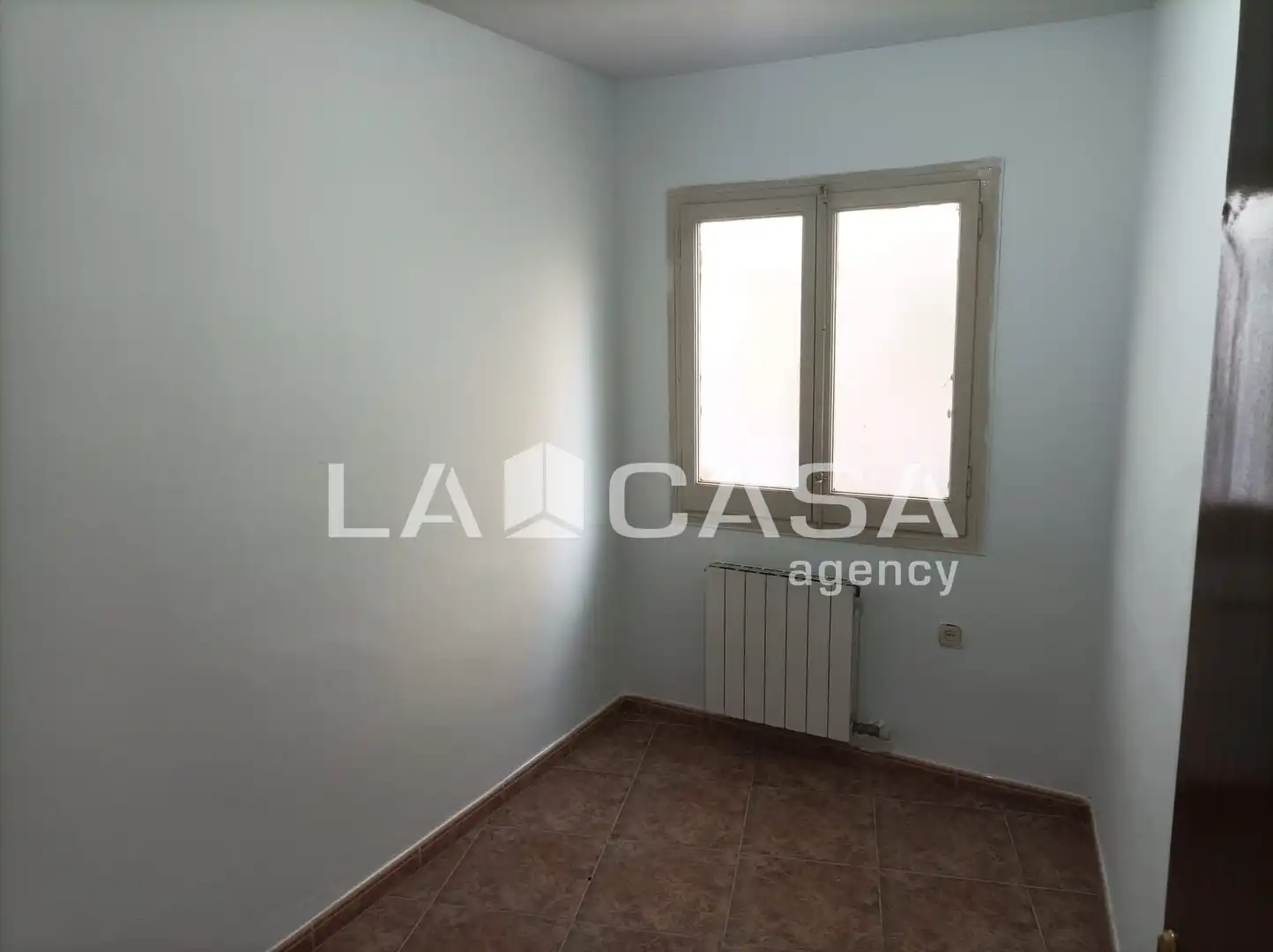 Piso en venta en Santa Coloma de Gramenet con Calefacción, Terraza y Trastero
