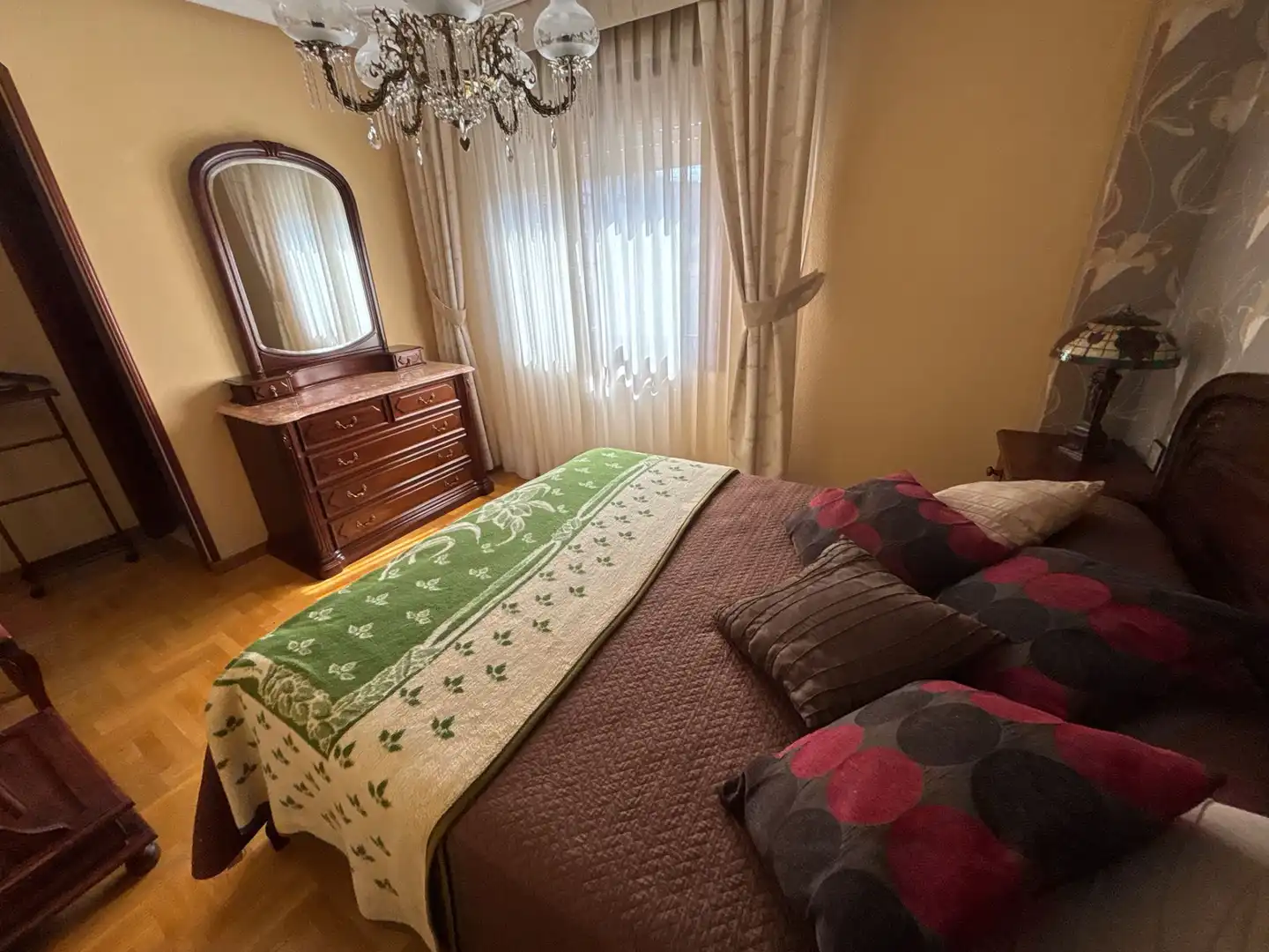 Habitación de Piso de alquiler en Oviedo  con Calefacción, Parquet y Amueblado