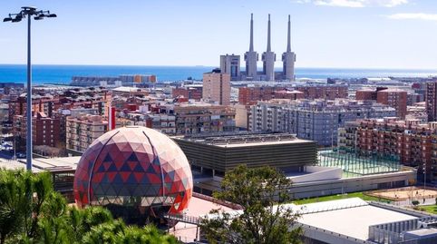 Foto 2 de Edificio en venta en La Salut, Badalona