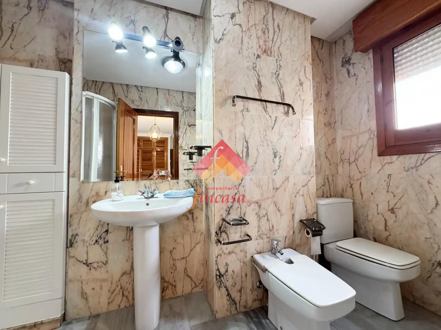Baño de Piso en venta en Ronda con Calefacción, Trastero y Amueblado
