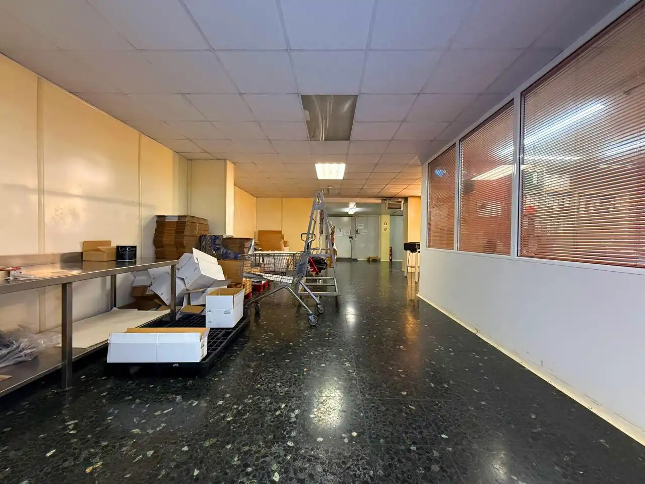 Local comercial en venta en Carrer de Joaquim Ruyra, imagen 23