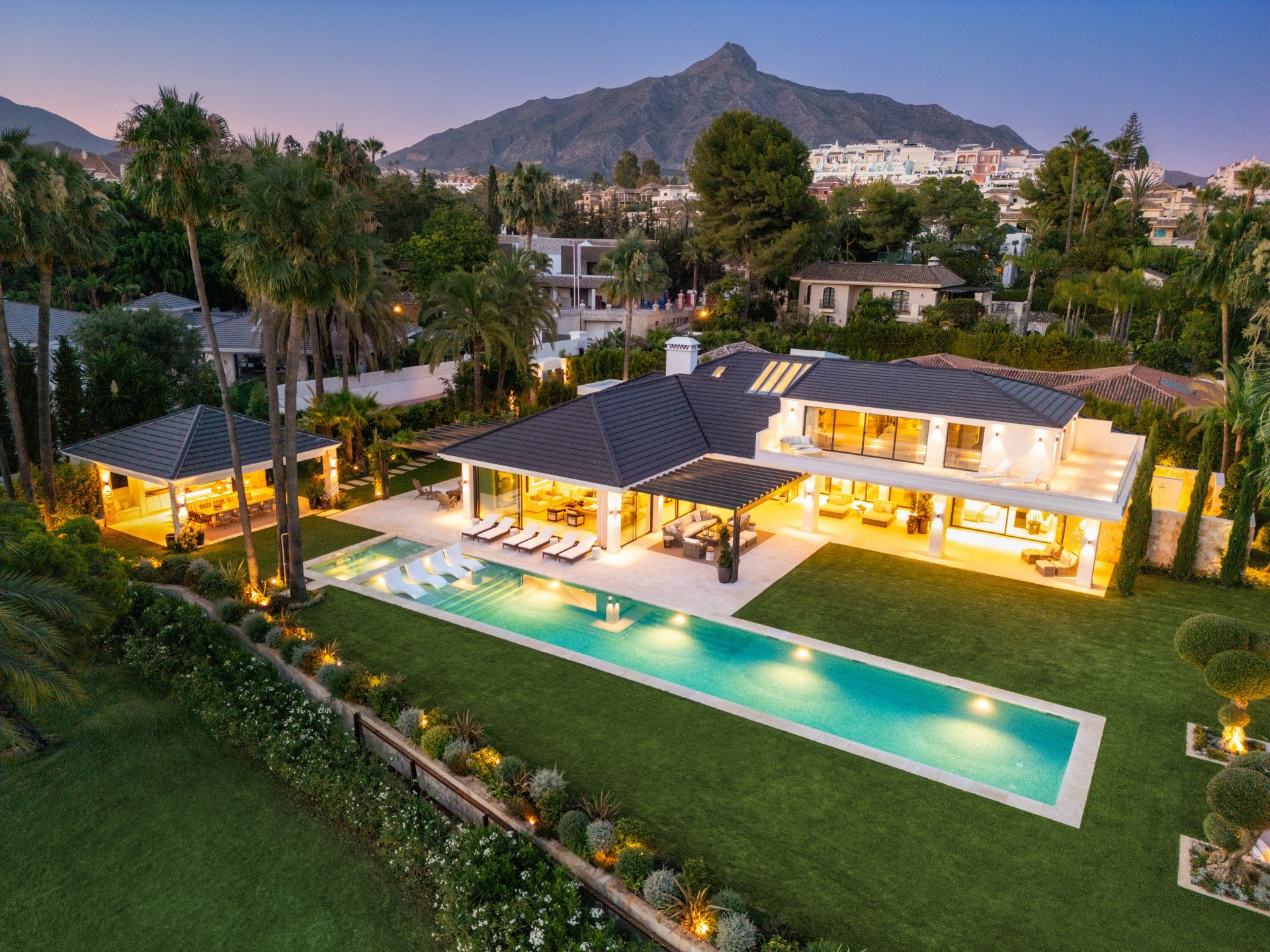 Vista exterior de Casa o chalet en venta en Marbella con Aire acondicionado, Jardín privado y Terraza