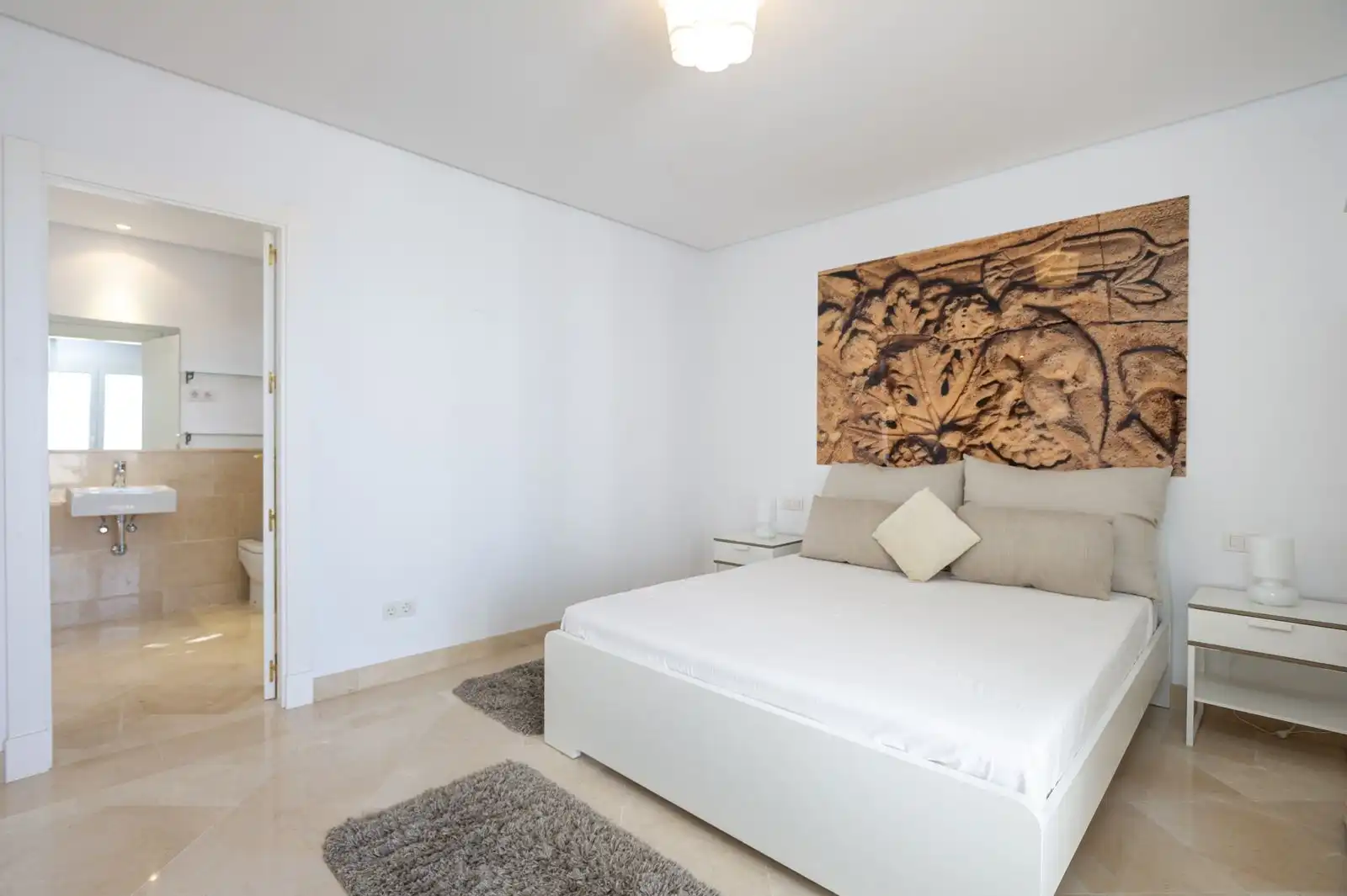 Schlafzimmer von Wohnungen zum Verkauf in Marbella mit Terrasse, Möbliert und Gemeinschaftspool