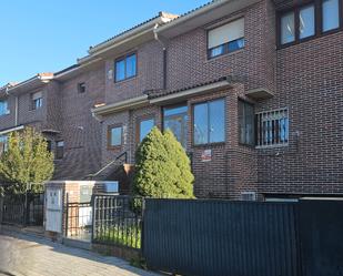 Vista exterior de Casa adosada en venda en Collado Villalba amb Calefacció, Jardí privat i Traster