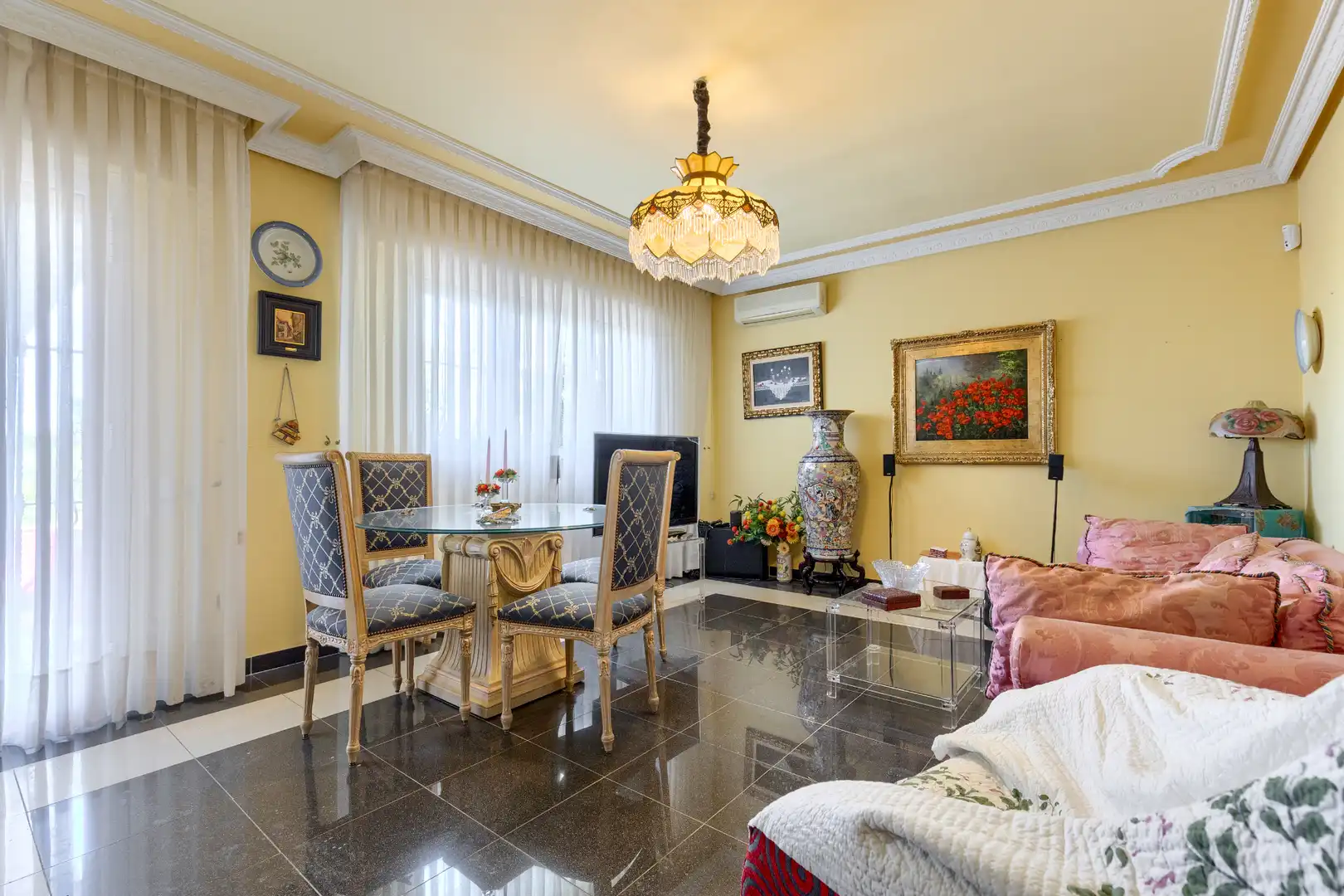Sala de estar de Casa o chalet en venta en Villalbilla con Aire acondicionado, Calefacción y Jardín privado