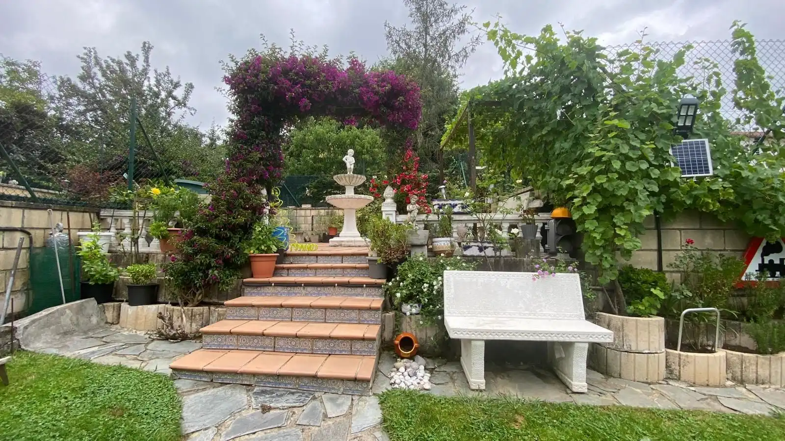 Jardí de Casa adosada en venda en Meruelo amb Moblat
