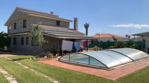 CHALET CON ESCRITURAS BIEN SITUADO