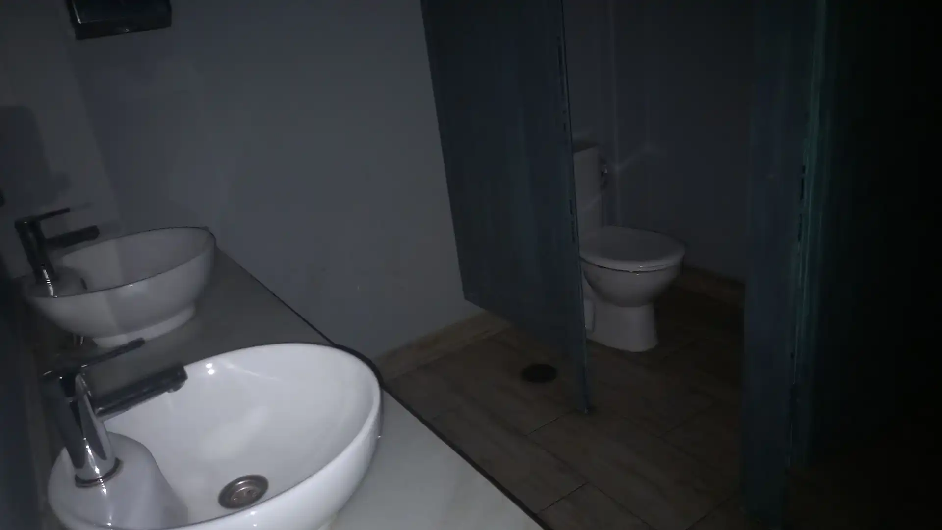 Badezimmer von Geschaftsraum zum Verkauf in Majadahonda mit Klimaanlage