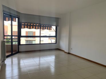 Appartamento con ascensore in affitto a Ponent
