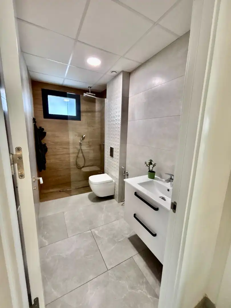 Bany de Casa o xalet en venda en Sant Joan d'Alacant amb Aire condicionat, Jardí privat i Terrassa