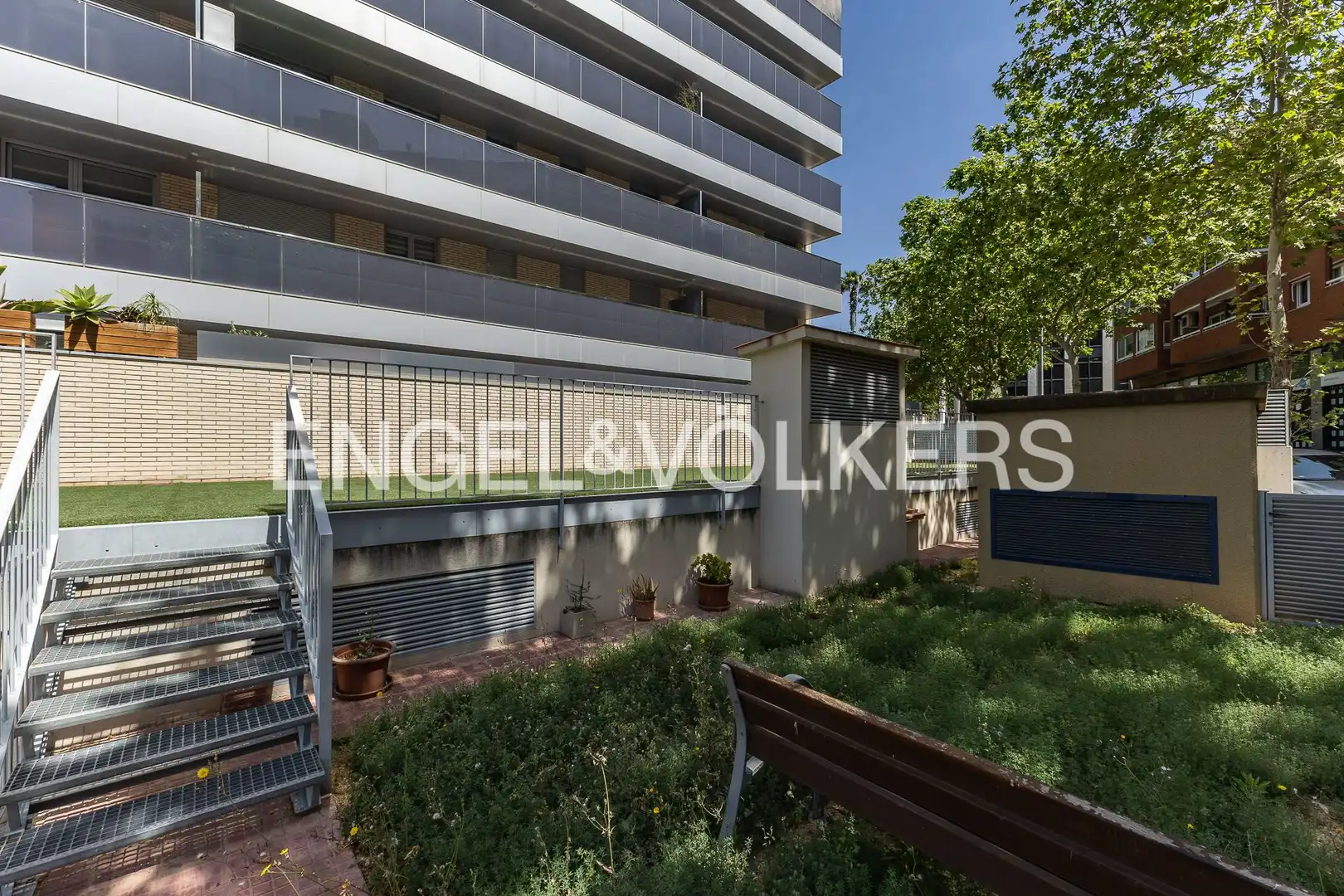 Vista exterior de Piso en venta en Esplugues de Llobregat con Aire acondicionado, Calefacción y Jardín privado