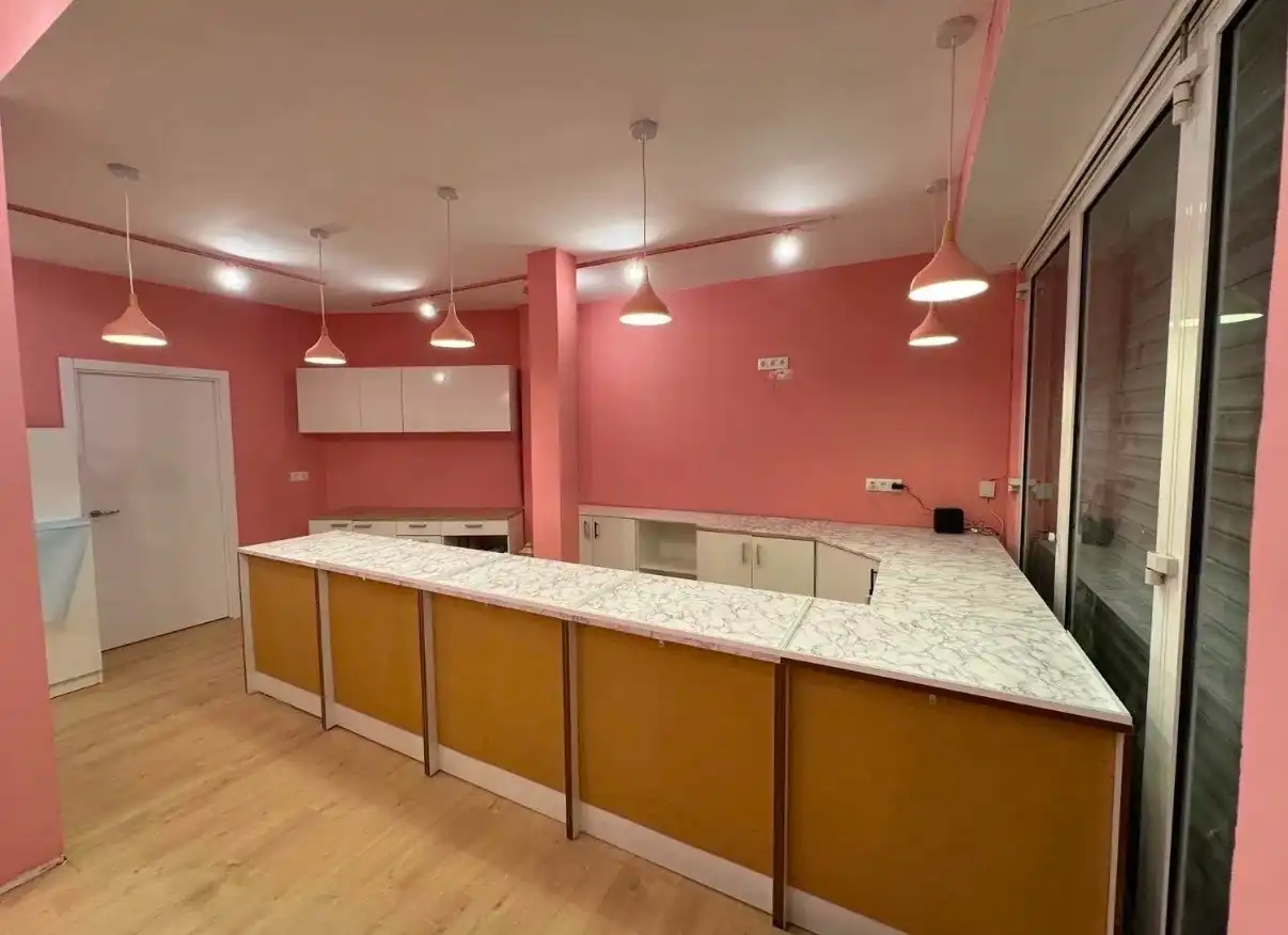Business premises for transfer in Eixample, imagen 2