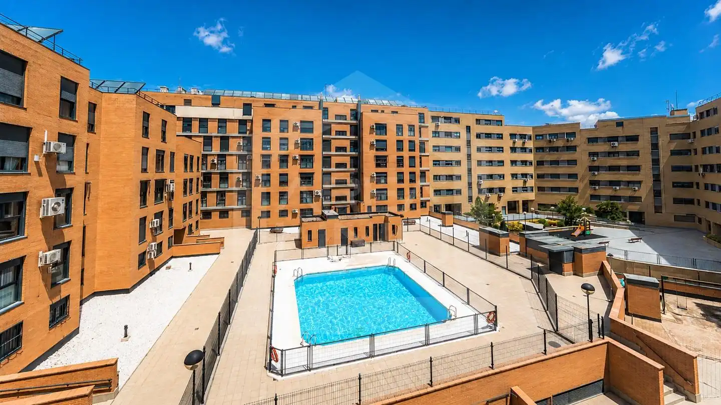Swimming pool of Flat for rent in Móstoles  with Air Conditioner, Heating and Storage room