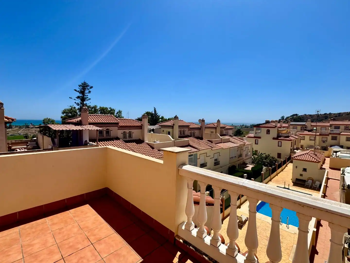 Vista exterior de Casa adosada en venda en Vélez-Málaga amb Aire condicionat, Jardí privat i Parquet