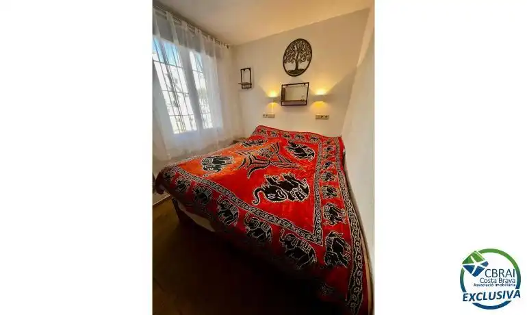 Dormitori de Casa adosada en venda en Empuriabrava amb Microones i TV