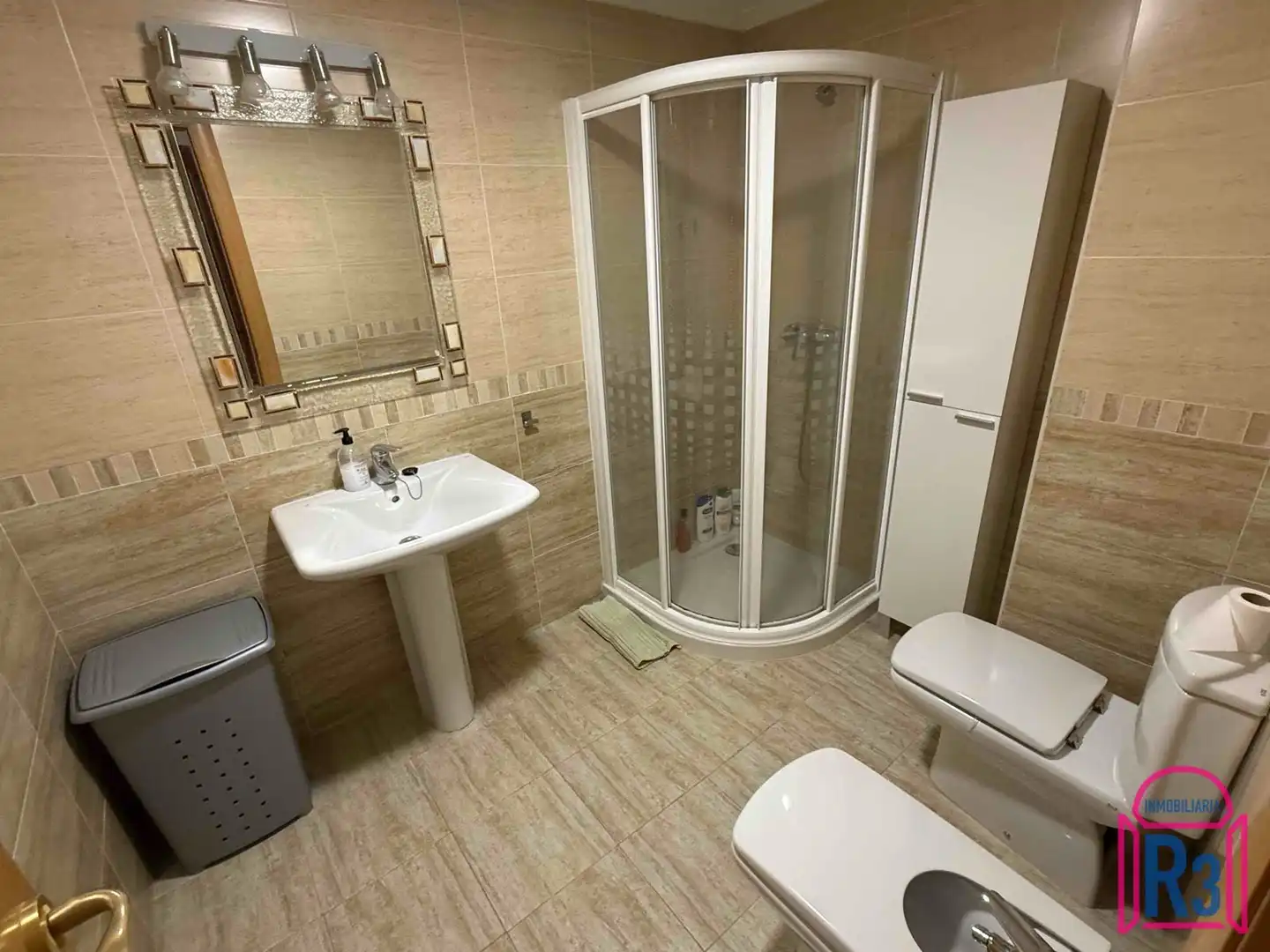 Baño de Piso de alquiler en León Capital  con Calefacción, Terraza y Amueblado
