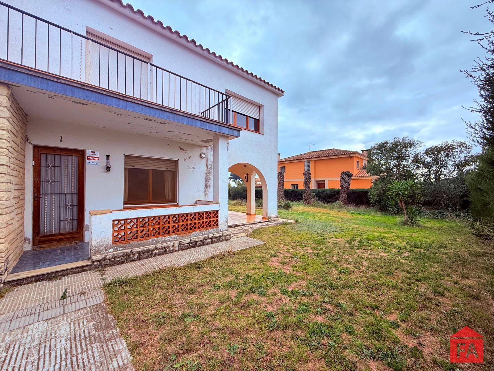 Exterior view of House or chalet for sale in Banyeres del Penedès  with Terrace, Swimming Pool and Balcony