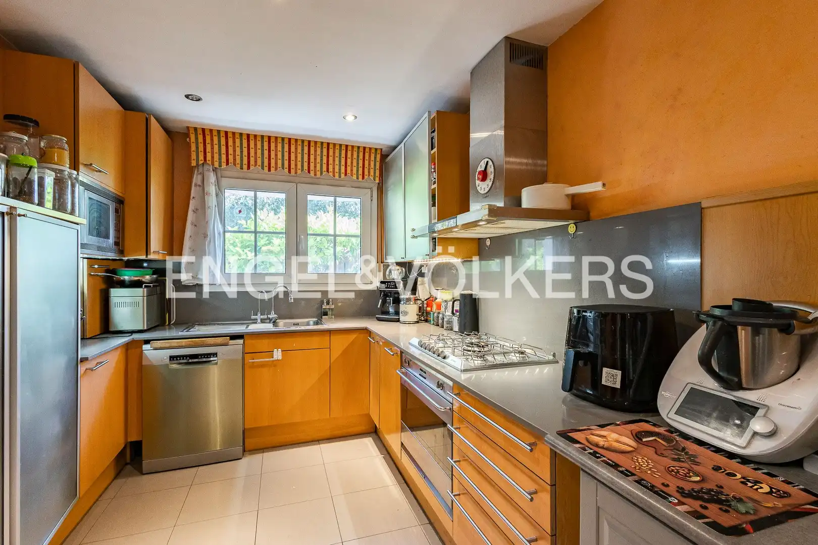 Cocina de Casa o chalet en venta en Esplugues de Llobregat con Aire acondicionado, Calefacción y Jardín privado