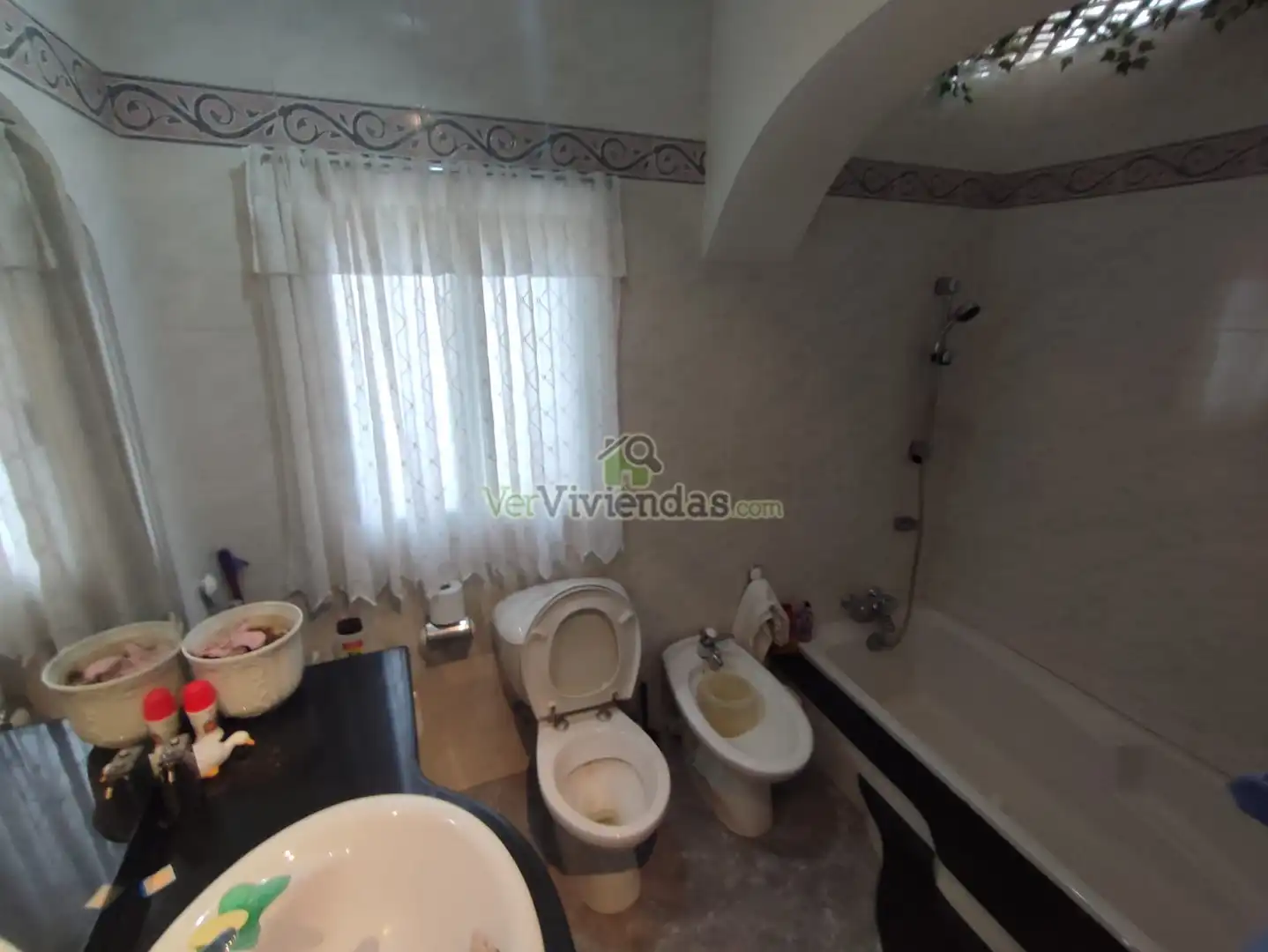 Baño de Casa o chalet en venta en Vallirana con Jardín privado, Terraza y Horno