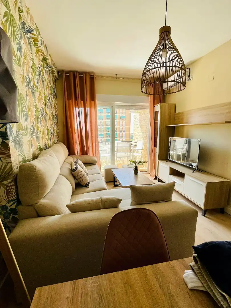Living room of Flat for rent in Granada  with Air Conditioner, Heating and Parquet flooring