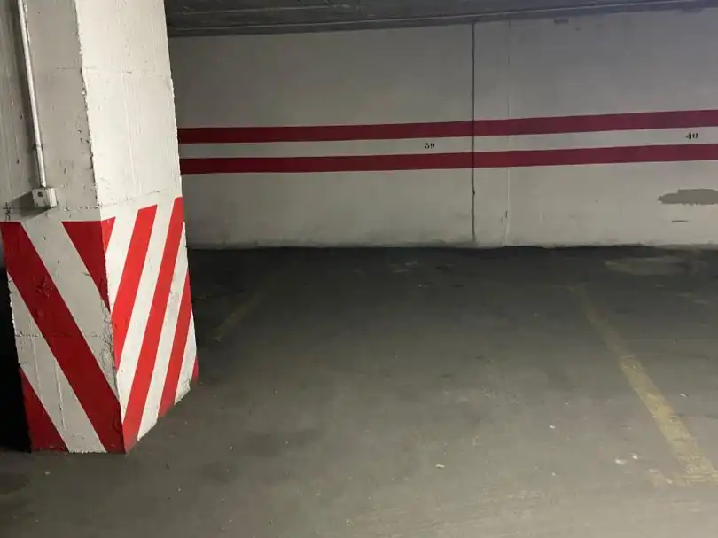 Parkplatz von Garage zum Verkauf in Sevilla