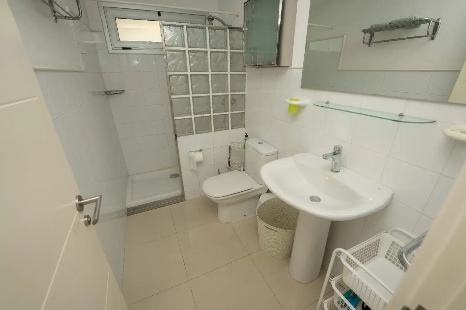 Baño de Piso en venta en Mogán con Terraza, Amueblado y Horno