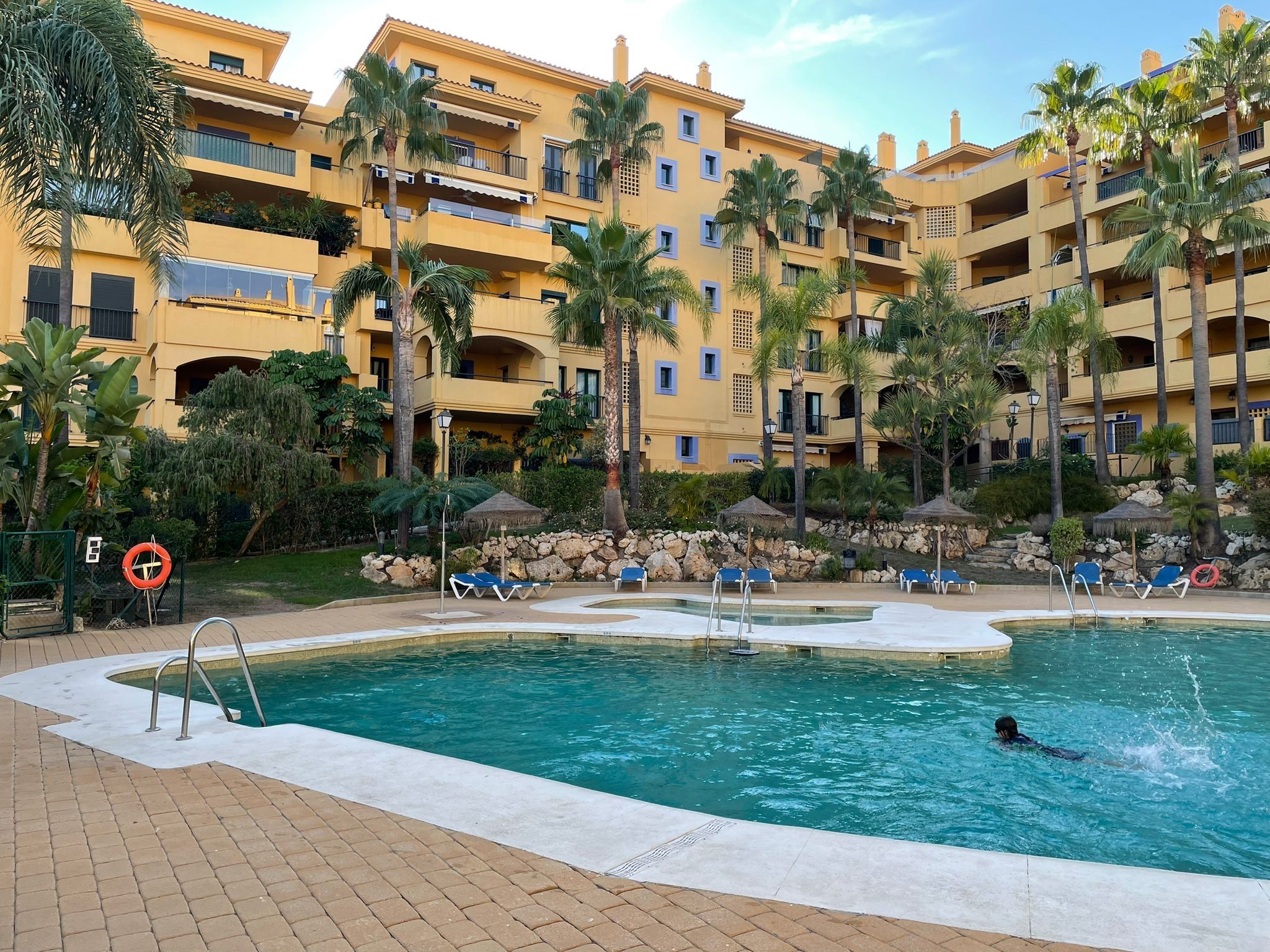 Piscina de Planta baixa en venda en Marbella amb Terrassa i Piscina comunitària