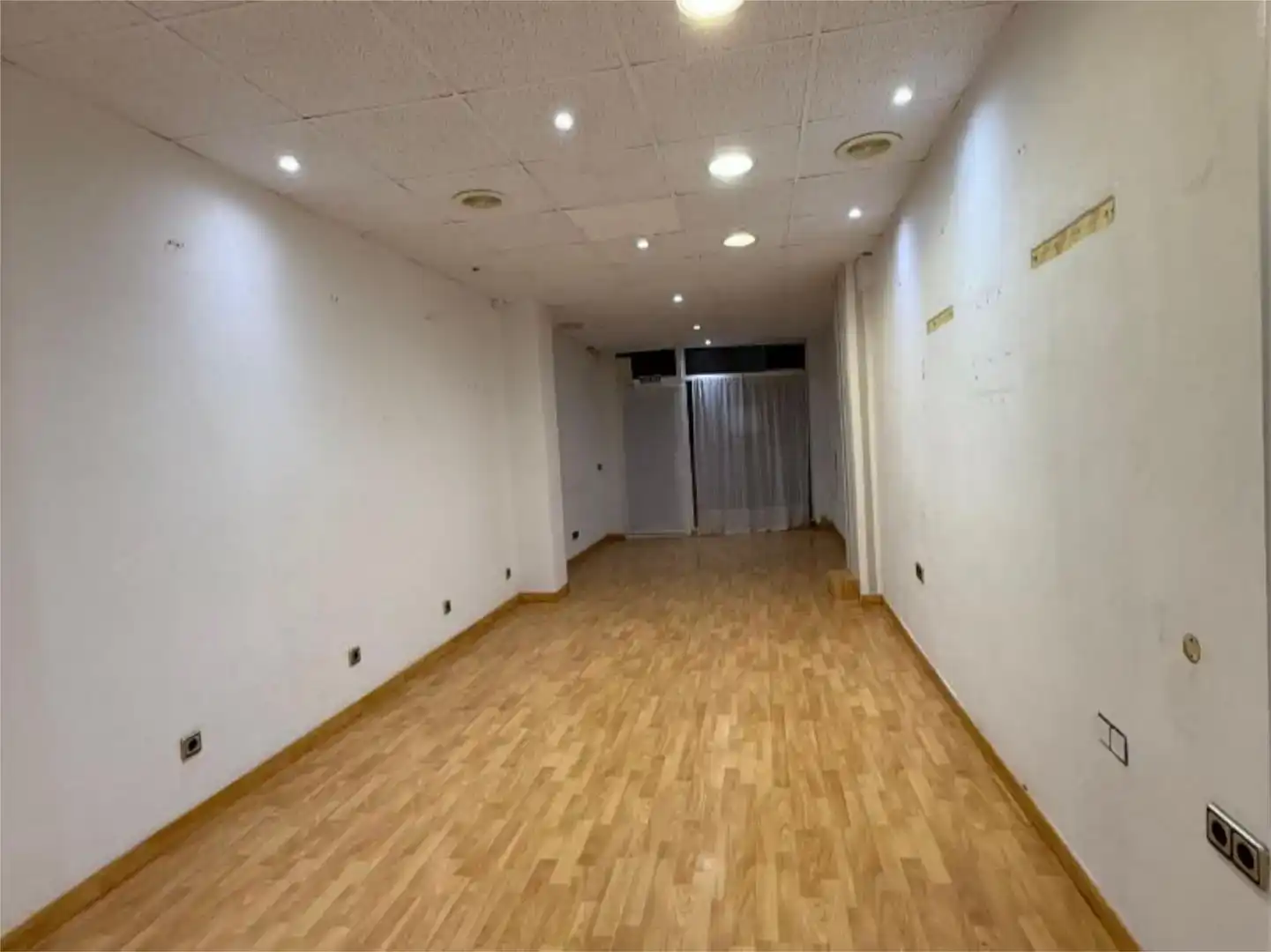 Commercial properties for rent in Almenar  with Air Conditioner and Parquet flooring